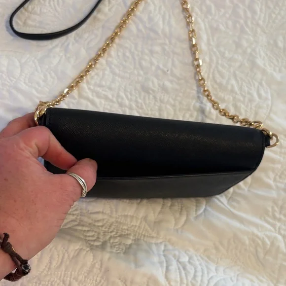 Elegant Black Chain Shoulder Bag - Picture 2 of 4